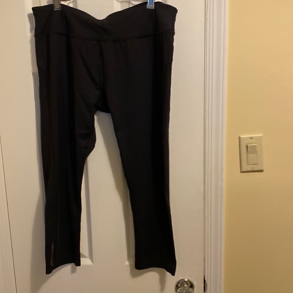 Tommie Copper compression capris. - Picture 4 of 4